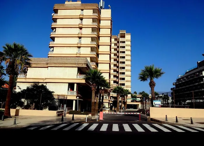 Apartment With A Large South-facing Balcony, Sea View And Wifi In Americas Center Playa de las Americas (Tenerife)