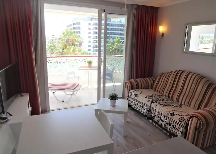 With A Large South-facing Balcony, Sea View And Wifi In Americas Center Apartmán Playa de las Americas (Tenerife)
