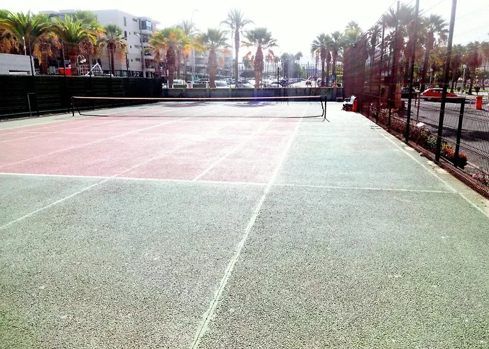 With A Large South-facing Balcony, Sea View And Wifi In Americas Center Apartmán Playa de las Americas (Tenerife)